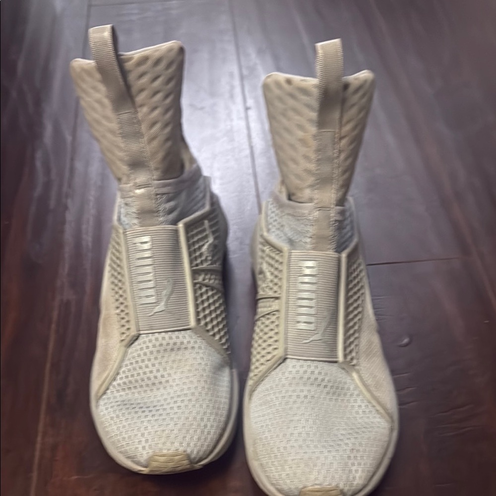 Puma by fenty rihanna sneakers sz 6